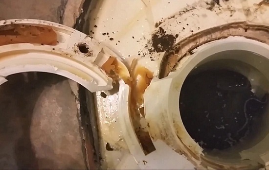 Disassemble the Toilet Flange