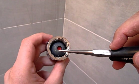 Remove Showerhead's Aerator